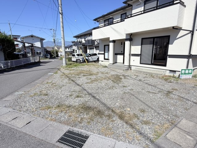 寿北6丁目　中古住宅の駐車場