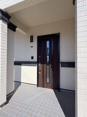 寿北6丁目　中古住宅の玄関