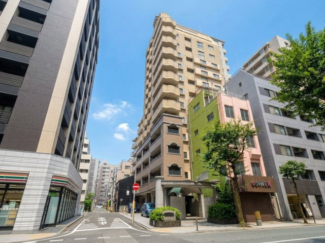 アースコート渡辺通りの外観