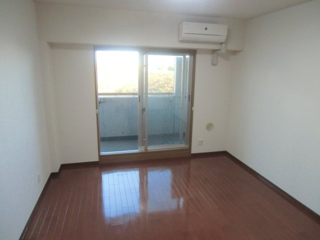 千葉市花見川区南花園２丁目の賃貸マンションの居間・リビング