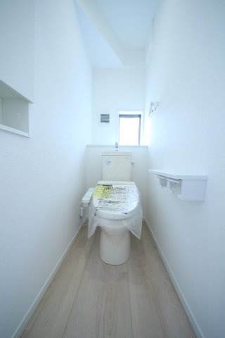 クレイドルガーデン鹿沼市泉町第3のトイレ|掲載写真は同施工会社の仕様・設備モデル写真です。現況とは異なりますのでご了承願います。