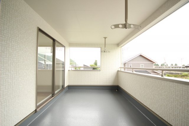 クレイドルガーデン鹿沼市泉町第3のバルコニー|掲載写真は同施工会社の仕様・設備モデル写真です。現況とは異なりますのでご了承願います。