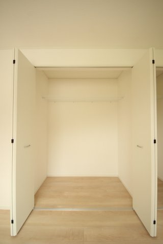 クレイドルガーデン鹿沼市泉町第3の収納|掲載写真は同施工会社の仕様・設備モデル写真です。現況とは異なりますのでご了承願います。