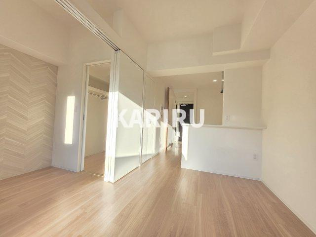 セレニテ蒲生四丁目駅前アリエの居間・リビング|階数・部屋によってカラーパターン有（カームブルー・ヘリンボーン・マーブルグレー）