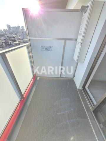 セレニテ蒲生四丁目駅前アリエのバルコニー|階数・部屋によってカラーパターン違い（カームブルー・ヘリンボーン・マーブルグレー）