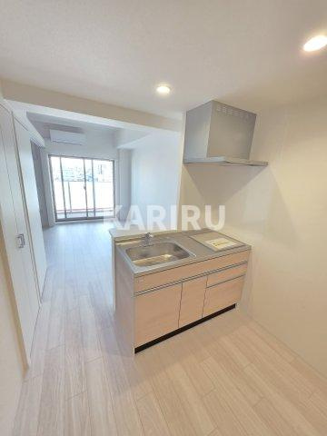 セレニテ蒲生四丁目駅前アリエの居間・リビング|階数・部屋によってカラーパターン違い（カームブルー・ヘリンボーン・マーブルグレー）