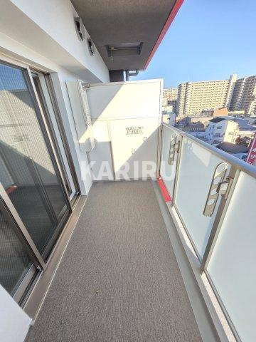 セレニテ蒲生四丁目駅前アリエのバルコニー|階数・部屋によってカラーパターン違い（カームブルー・ヘリンボーン・マーブルグレー）