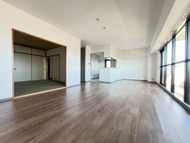 グランドシティダイヤパレス吹田センターコート壱番館の居間・リビング