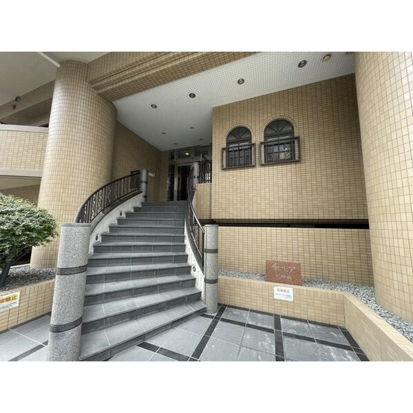 イトーピア天神東　博多小学校区のエントランス|イトーピア天神東
