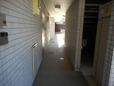 千葉市花見川区幕張町２丁目のアパートのロビー