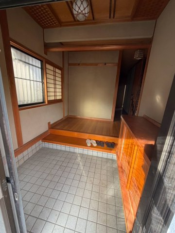 飯野山方面から見渡せる眺望のお家　社宅・セカンドハウス向きの玄関|広い玄関でゆったりとしています。