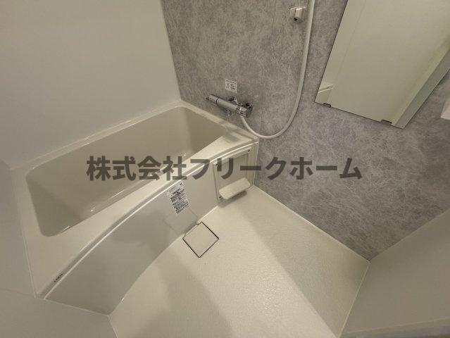 国分寺市東元町１丁目のアパートの浴室