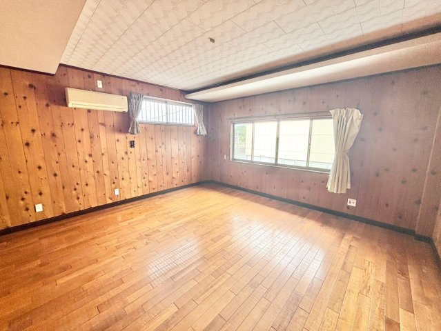 室岡貸家の洋室