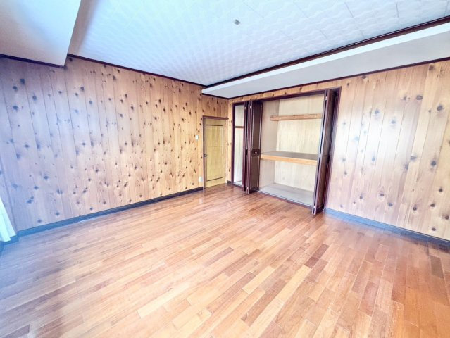室岡貸家の洋室