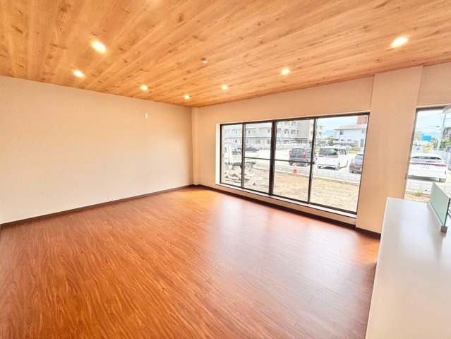 室岡店舗　住居の居間・リビング