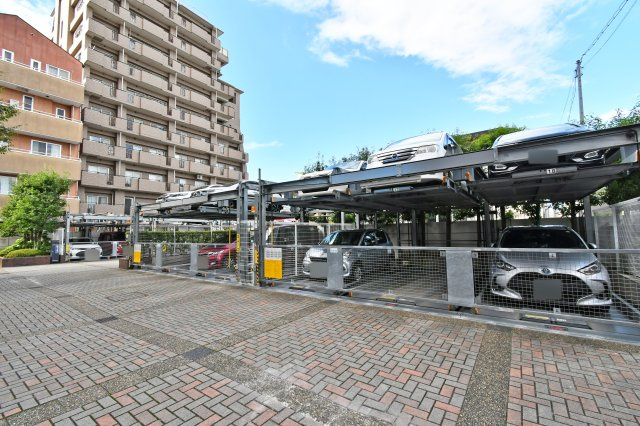 サンフィール大宮宮原の駐車場|■私共は、強引なセールスは致しません。『今買えるから大丈夫』ではなく、『買った後の本当の幸せは何か』を考えた上でのご提案を徹底しております。どうぞお気軽にご連絡下さいませ。