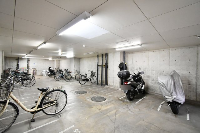 サンフィール大宮宮原の駐輪場| ■NEXTplusは購入時はもちろん、購入後も無理のないご計画で検討いただけますようサポート致します。気になる事、不安な事などございましたら、是非お気軽にご相談下さいませ。