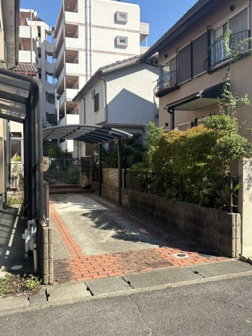 神戸市西区南別府4丁目　中古戸建の駐車場|物件・当店の最寄駅まで無料送迎！最短10分で指定場所へお迎えに向かいます！まずはお問い合わせください