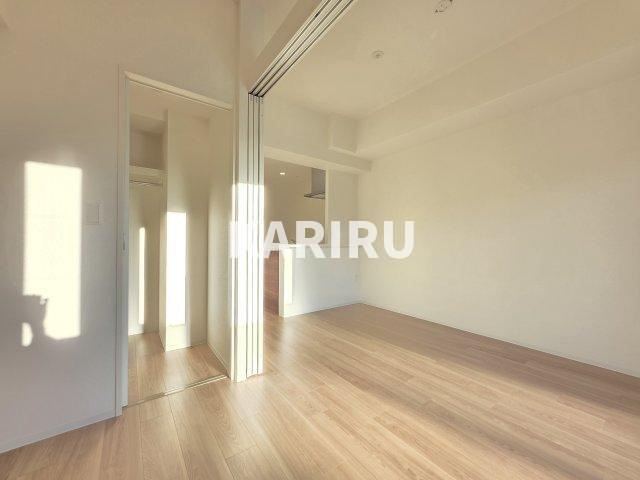 セレニテ蒲生四丁目駅前アリエの居間・リビング|階数・部屋によってカラーパターン有（カームブルー・ヘリンボーン・マーブルグレー）