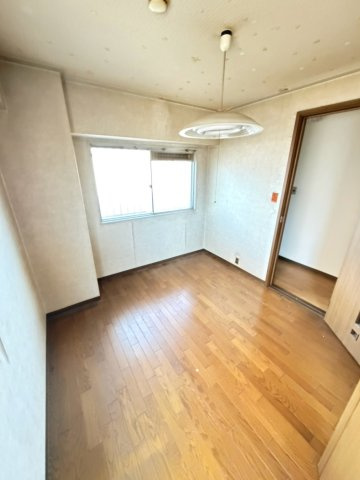 若江岩田パークマンションB棟の洋室|クロス・床材貼り替え予定です♪