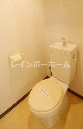 宝栄ハイツ西弁財のトイレ