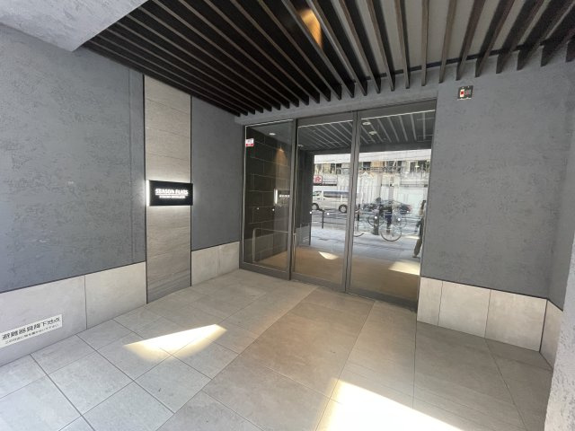シーズンフラッツ靱本町のエントランス