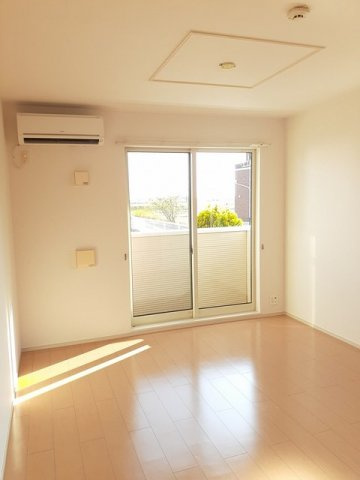 【居間・リビング】 | ルナソル | こちらの居間で趣味の時間をお楽しみください