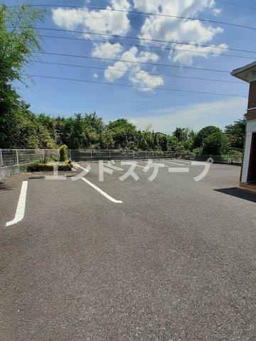 サニーテルネの駐車場|高崎、前橋のお部屋探しはエンドスケープまで！お客様の理想お聞かせ下さい♪