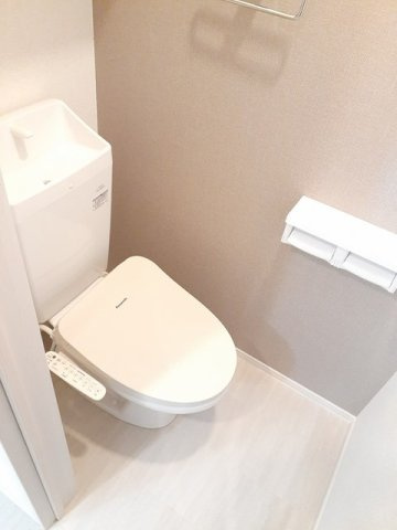 【トイレ】 | ラ・ランコントル | 清潔感のあるトイレです