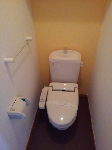 【トイレ】 | ラブリー・ゼファーＡ | コンパクトで使いやすいトイレです