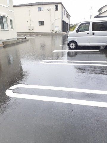 【駐車場】 | パイン　ビューティー　ハイツⅡ | 駐車場に車を止められます