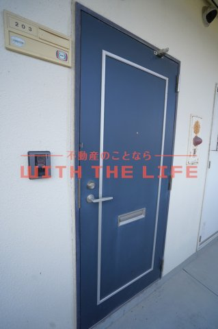 リバーサイド東櫛原【キャッシュバック対象物件】の玄関|収納のためのスペースです