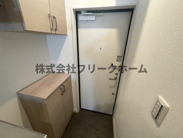 国分寺市東元町１丁目のアパートの玄関