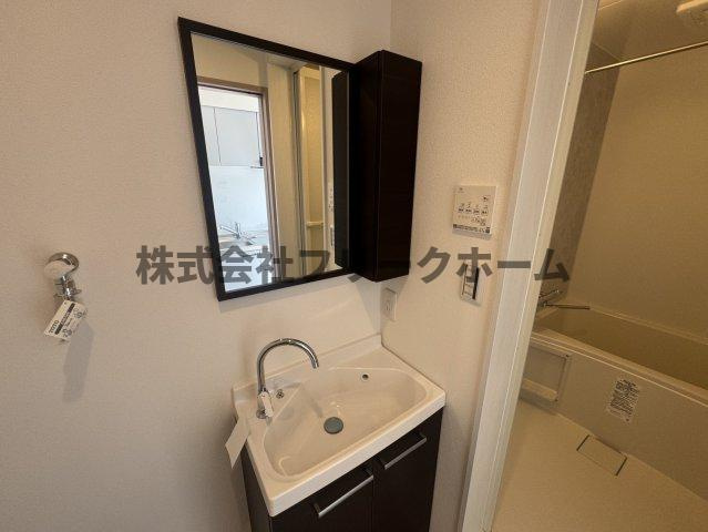 国分寺市東元町１丁目のアパートの洗面所