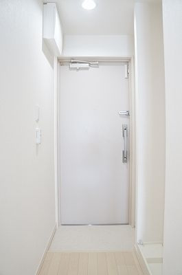 千葉市中央区新宿２丁目の賃貸マンションの玄関