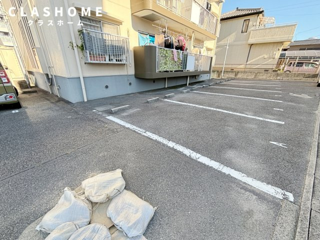 コーポ築山　　　刈谷市近郊の賃貸はクラスホームの駐車場