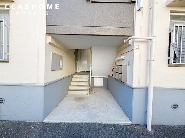 コーポ築山　　　刈谷市近郊の賃貸はクラスホームのエントランス
