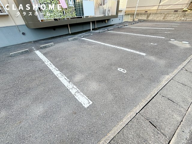 コーポ築山　　　刈谷市近郊の賃貸はクラスホームの駐車場