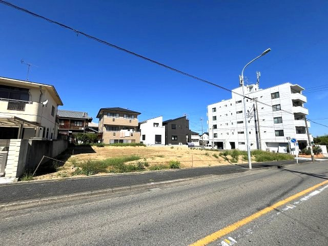南区外山二丁目　売地　2区画　の前面道路含む現地写真|前面道路含む現地写真(2026年10月1日撮影)