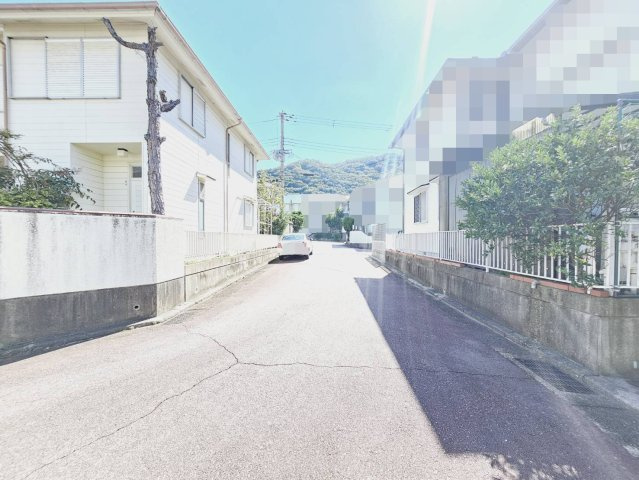横尾３丁目７テラスハウスの前面道路含む現地写真|西側前面道路