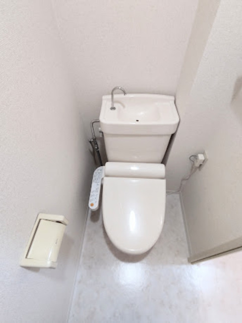 マンションカネマツＢ棟のトイレ|室内写真は他号室