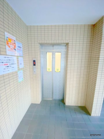 パインコート江坂Ⅰ　仲介手数料無料のエントランス