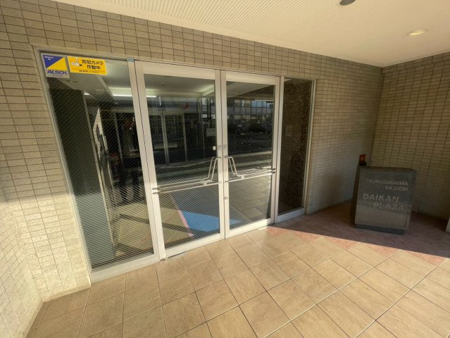 埼玉県鶴ヶ島市　区分マンションのエントランス