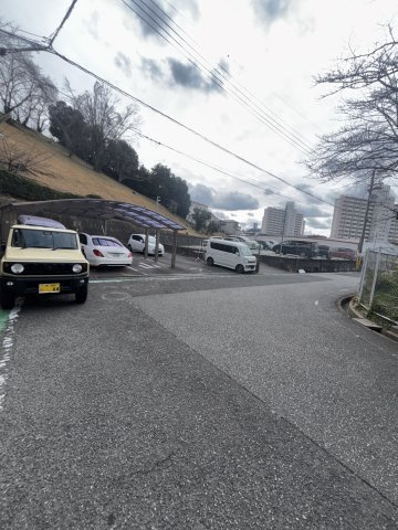 東山ビルの駐車場