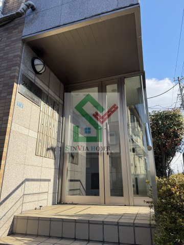 西東京市東町5丁目マンションのエントランス