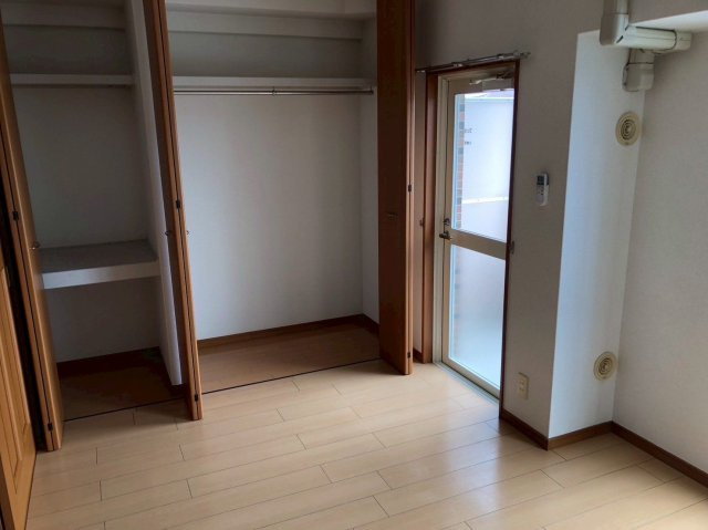 エスタシオンの収納|同建物別部屋 現況優先