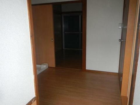 ハイム中央の玄関
