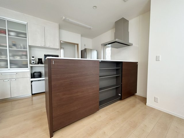 【中古戸建】前橋市元総社町のキッチン|■キッチン｜キッチンで家事をしていても部屋全体が見渡せる安心設計です（＾＾）☆