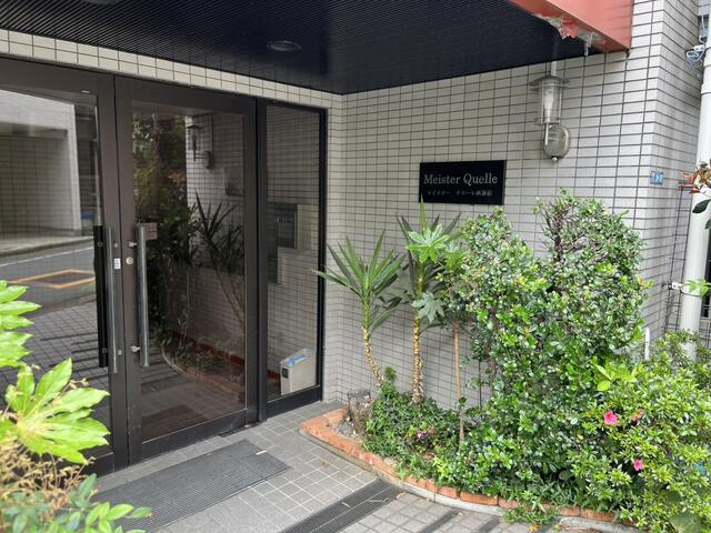マイスタークエーレ西新宿のエントランス