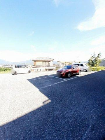 ボヌール発京の駐車場|高崎、前橋のお部屋探しはエンドスケープまで！お客様の理想お聞かせ下さい♪
